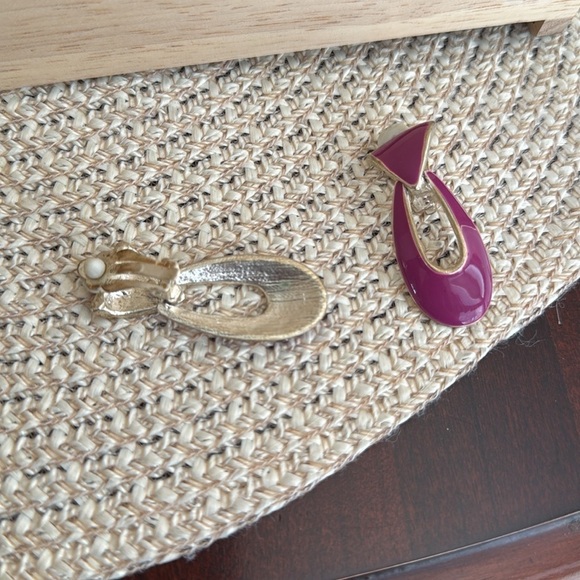 Vintage  Clip On Earrings - Picture 2 of 3